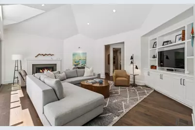 11881 Francemont Dr, Los Altos Hills, CA 94022 - Photo 23