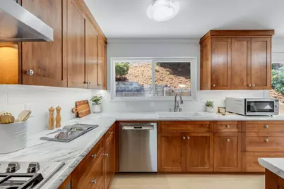 8 Laurel Ct, Belmont, CA 94002 - Photo 5