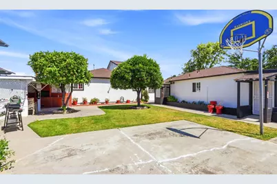 1825 Mayfair Pl, San Jose, CA 95116 - Photo 11