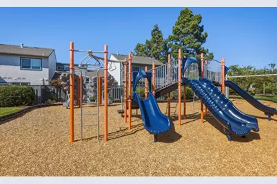 953 Diaz Ln, Foster City, CA 94404 - Photo 29