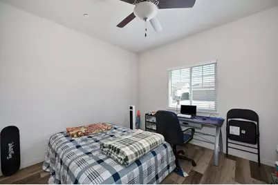 7905 Springarden Way, Sacramento, CA 95828 - Photo 15