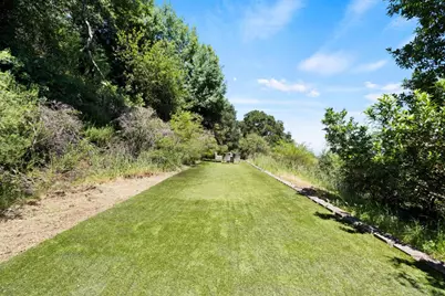 220 Robin Rd, Hillsborough, CA 94010 - Photo 29
