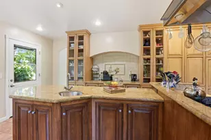949 Pleasant Hill Rd, Redwood City, CA 94061 - Photo 13