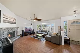 722 St Thomas Pkwy, Redding, CA 96003 - Photo 3