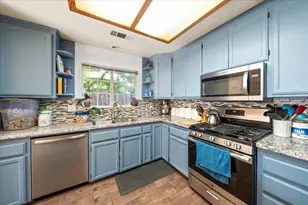 722 St Thomas Pkwy, Redding, CA 96003 - Photo 7