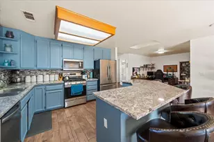 722 St Thomas Pkwy, Redding, CA 96003 - Photo 9