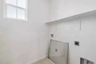 2221 Daisy Dr, Hollister, CA 95023 - Photo 17