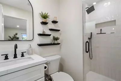 24022 Vanowen St, West Hills, CA 91307 - Photo 21