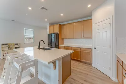 9584 Del Seis Dr, Sacramento, CA 95829 - Photo 11