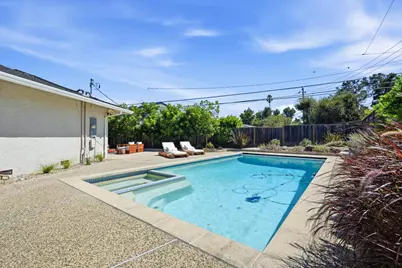1090 Celilo Dr, Sunnyvale, CA 94087 - Photo 33