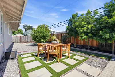 1090 Celilo Dr, Sunnyvale, CA 94087 - Photo 37