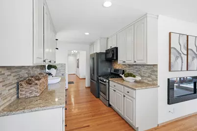 1090 Celilo Dr, Sunnyvale, CA 94087 - Photo 17