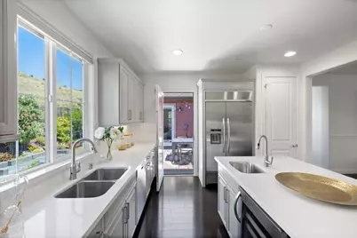 146 Elderberry, Brisbane, CA 94005 - Photo 9