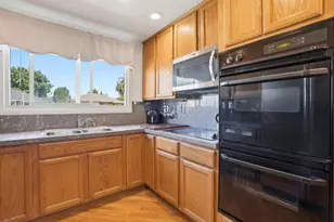 439 Wisteria Dr, East Palo Alto, CA 94303 - Photo 15