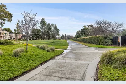 18 Cape Hatteras Ct, Redwood City, CA 94065 - Photo 45