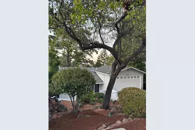 1085 Sunset Dr, San Carlos, CA 94070 - Photo 3