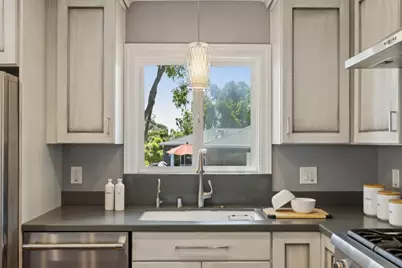 1085 Sunset Dr, San Carlos, CA 94070 - Photo 27