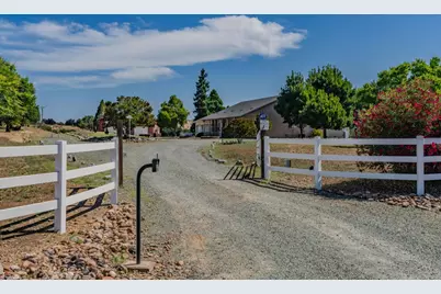 11 Duck Creek Ct, Valley Springs, CA 95252 - Photo 5