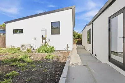 8 Friendly Ct, Redwood City, CA 94063 - Photo 23