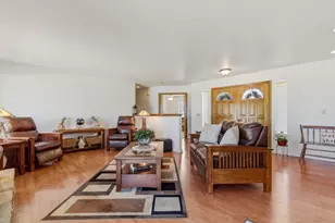 805 S Ridgemark Dr, Hollister, CA 95023 - Photo 11