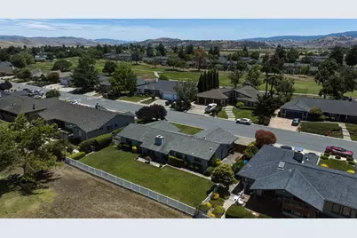 805 S Ridgemark Dr, Hollister, CA 95023 - Photo 33