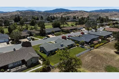 805 S Ridgemark Dr, Hollister, CA 95023 - Photo 31