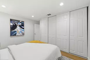 209 E Red Oak Dr F, Sunnyvale, CA 94086 - Photo 17