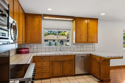 20091 Portola Dr, Salinas, CA 93908 - Photo 9