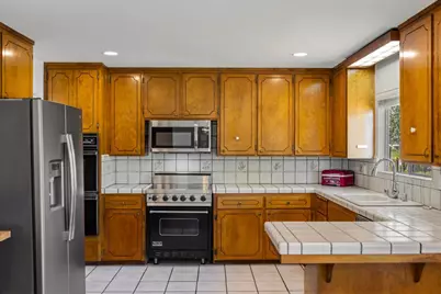 20091 Portola Dr, Salinas, CA 93908 - Photo 11