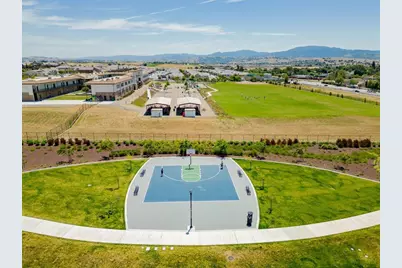 1661 Castlerock Dr, Hollister, CA 95023 - Photo 43