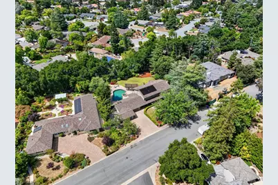 19121 Harleigh Dr, Saratoga, CA 95070 - Photo 11