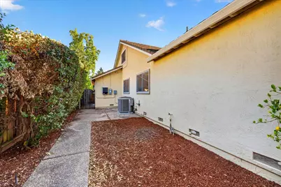 292 Apricot Ln, Mountain View, CA 94040 - Photo 57