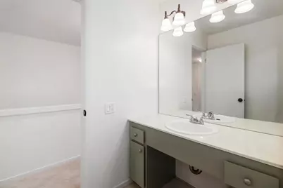 701 Woodside Ln 4, Sacramento, CA 95825 - Photo 15
