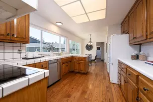 45 Camelot Ct, San Carlos, CA 94070 - Photo 11