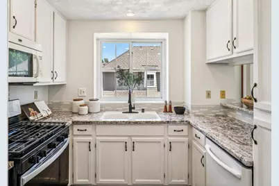 1051 Helm Ln, Foster City, CA 94404 - Photo 17