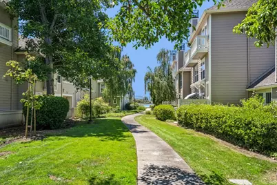1051 Helm Ln, Foster City, CA 94404 - Photo 45