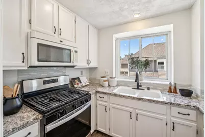 1051 Helm Ln, Foster City, CA 94404 - Photo 19