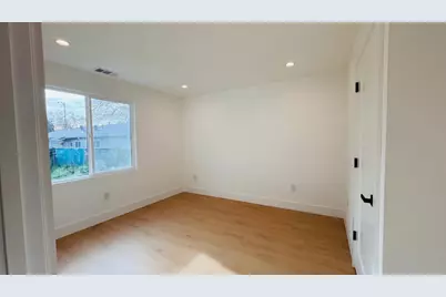 374 S 21st St, San Jose, CA 95116 - Photo 13
