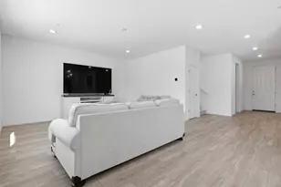 2091 Mint Dr, Hollister, CA 95023 - Photo 5