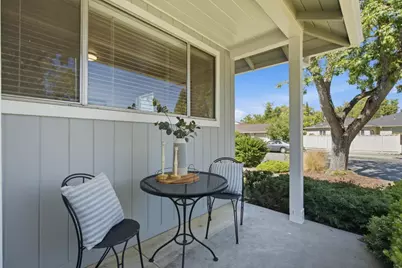 2438 Massachusetts Ave, Redwood City, CA 94061 - Photo 3