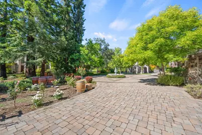 24970 Okeefe Ln, Los Altos Hills, CA 94022 - Photo 51