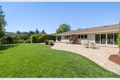 27133 Adonna Ct, Los Altos Hills, CA 94022 - Photo 31