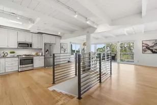2323 Mastlands Dr, Oakland, CA 94611 - Photo 9