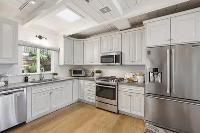 2323 Mastlands Dr, Oakland, CA 94611 - Photo 13