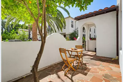 18120 Jaguar Ct, Tarzana, CA 91335 - Photo 3