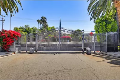 18120 Jaguar Ct, Tarzana, CA 91335 - Photo 37