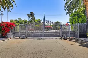 18120 Jaguar Ct, Tarzana, CA 91335 - Photo 37