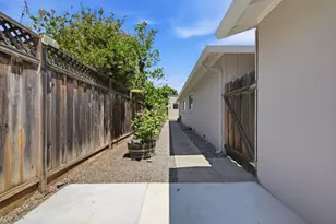 1479 Holt Ave, Los Altos, CA 94024 - Photo 37