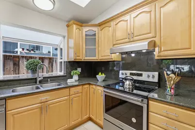 1056 Oaktree Dr, San Jose, CA 95129 - Photo 17