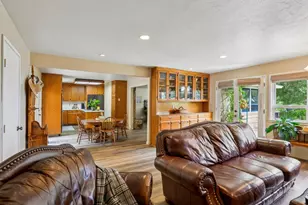 127 Mar Vista Dr, Monterey, CA 93940 - Photo 7